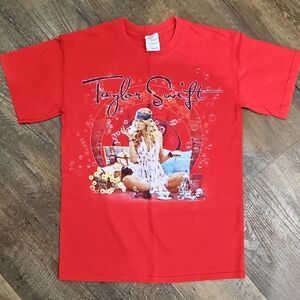 Taylor Swift Fearless Tour T-Shirt in Red